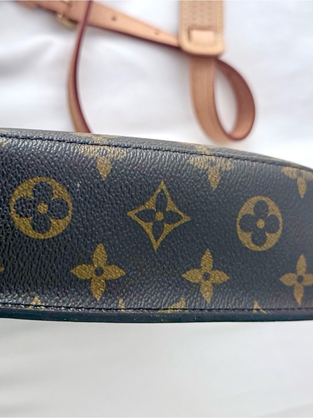 Vintage 1980 Louis Vuitton Monogram Saddle Crossbody with Vachetta Straps. - Picture 3 of 15